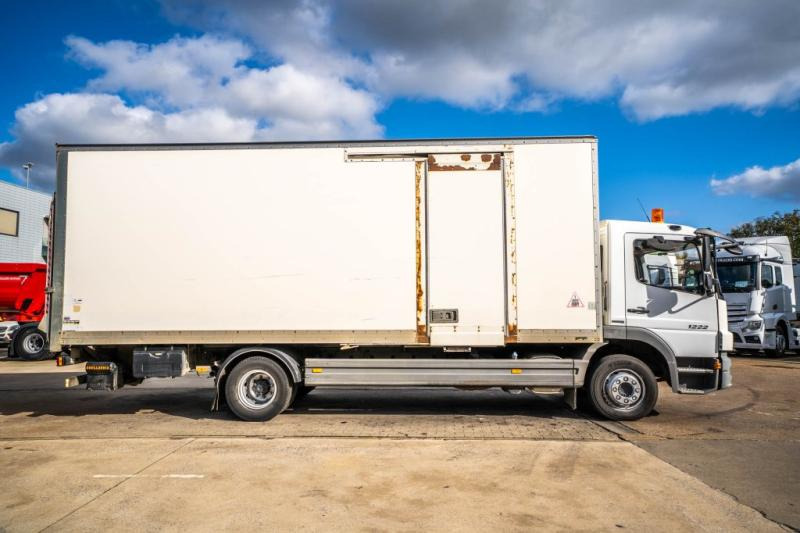 Mercedes ATEGO 1222 + D'HOLLANDIA 1.5T - Camión caja cerrada: foto 3 Mercedes ATEGO 1222 + D'HOLLANDIA 1.5T - Camión caja cerrada: foto 3