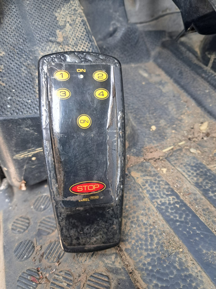 MERCEDES-BENZ 1823 - Camión portavehículos: foto 3 MERCEDES-BENZ 1823 - Camión portavehículos: foto 3