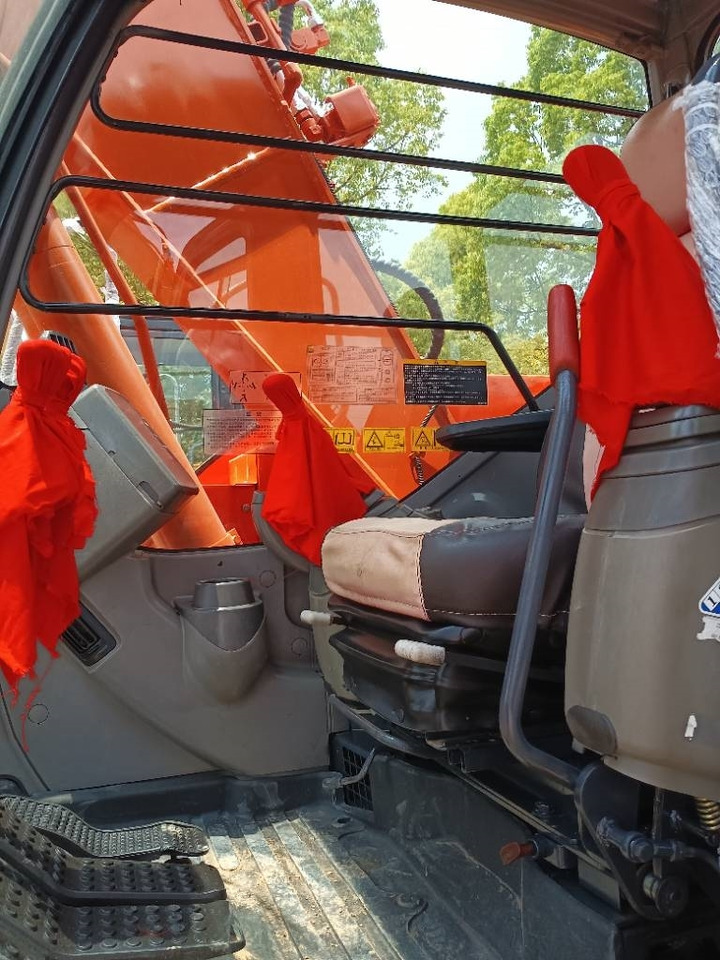 Hitachi ZX 135 U-5 - Excavadora de cadenas: foto 4 Hitachi ZX 135 U-5 - Excavadora de cadenas: foto 4