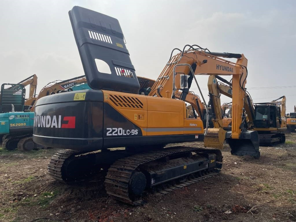 Hyundai 220 - Excavadora de cadenas: foto 4 Hyundai 220 - Excavadora de cadenas: foto 4