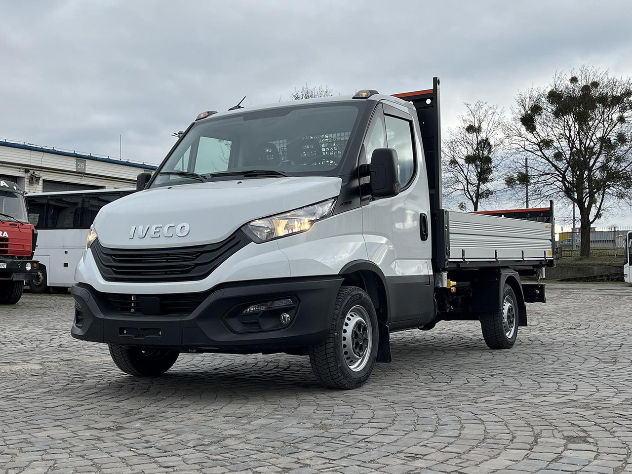 Iveco DAILY SKLÁPAČ, 2.3D, 35S16H - Furgoneta basculante: foto 3 Iveco DAILY SKLÁPAČ, 2.3D, 35S16H - Furgoneta basculante: foto 3