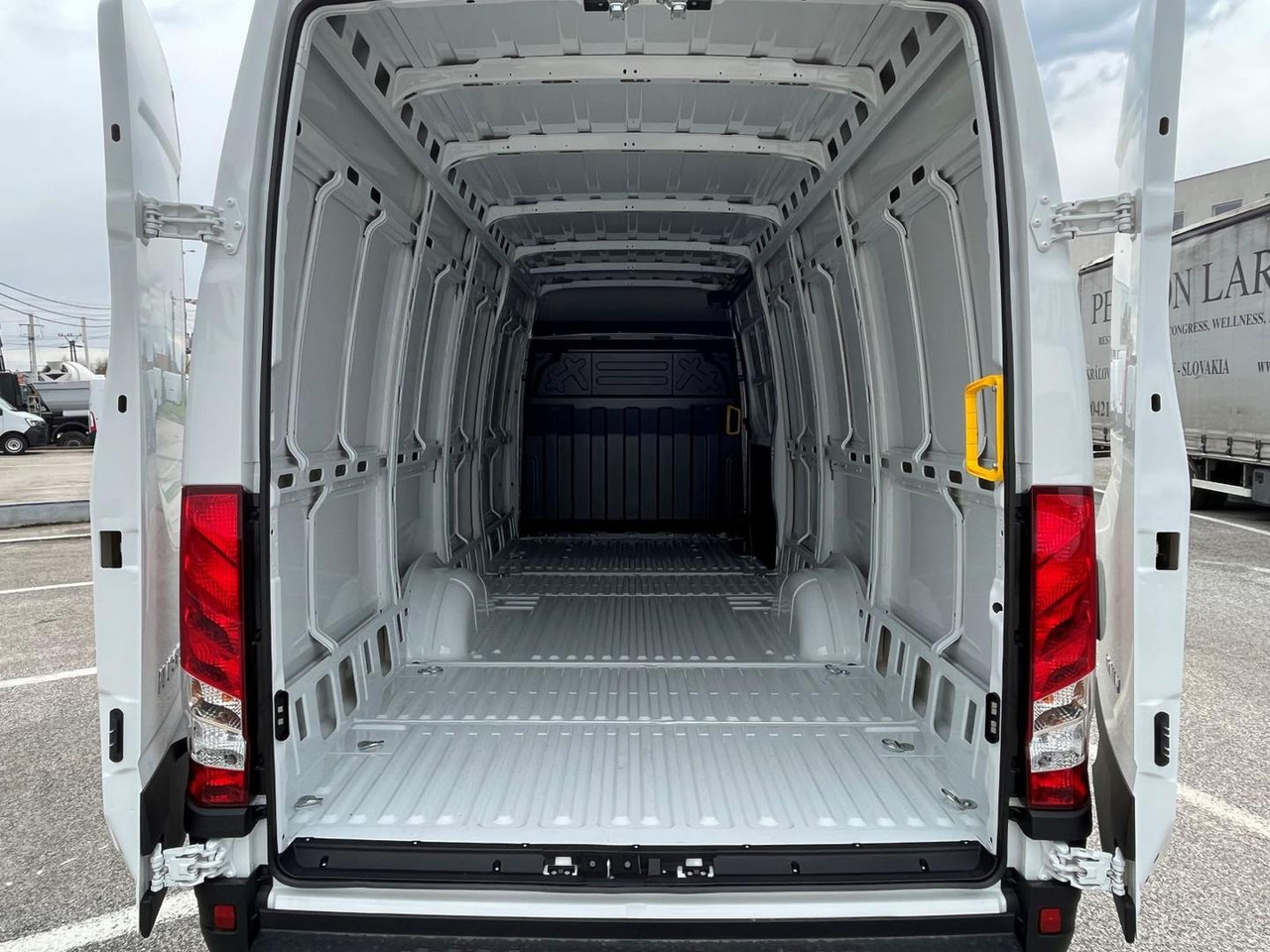Iveco DAILY VAN, 2,3D 156k, 35S16 V - Furgón: foto 5 Iveco DAILY VAN, 2,3D 156k, 35S16 V - Furgón: foto 5