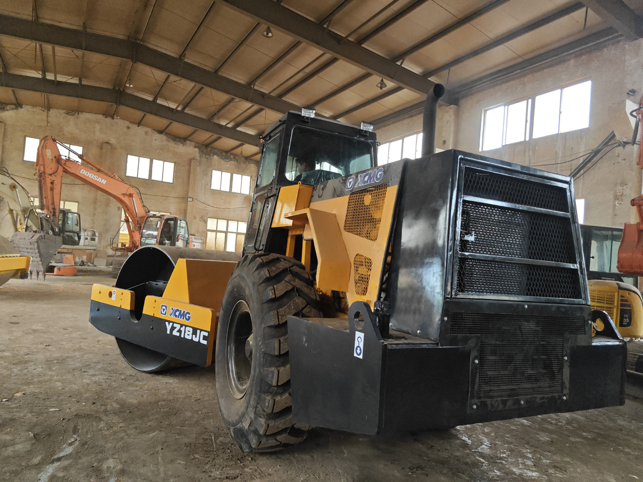 XCMG YZ18JC Used xcmg road roller/compactor - Apisonadora de asfalto: foto 2 XCMG YZ18JC Used xcmg road roller/compactor - Apisonadora de asfalto: foto 2
