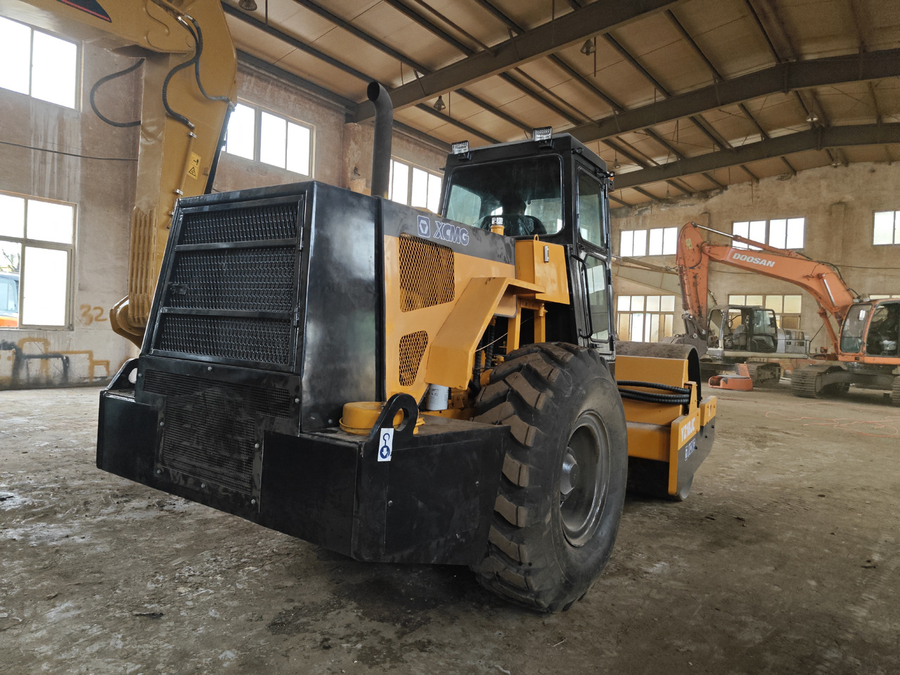 XCMG YZ18JC Used xcmg road roller/compactor - Apisonadora de asfalto: foto 3 XCMG YZ18JC Used xcmg road roller/compactor - Apisonadora de asfalto: foto 3