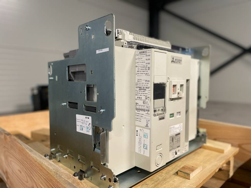 Mitsubishi Circuit breaker 3200A - AE3200-SW 4P - DPX-12648 - Maquinaria de construcción: foto 2 Mitsubishi Circuit breaker 3200A - AE3200-SW 4P - DPX-12648 - Maquinaria de construcción: foto 2