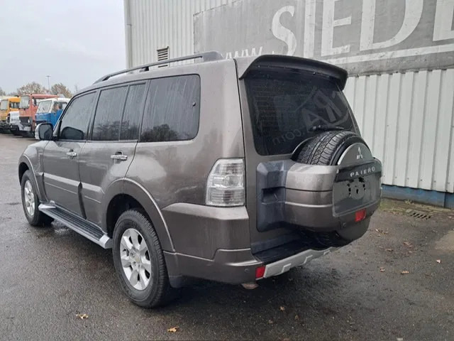 Mitsubishi Pajero GLS 3.5 - V6 , 4x4 , 7 Pers. , Full option - Coche: foto 5 Mitsubishi Pajero GLS 3.5 - V6 , 4x4 , 7 Pers. , Full option - Coche: foto 5