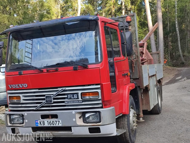 1986 Volvo FL616 4x2 Lastebil med kran Mannskapskurv Vinterdekk REPARASJONSOBJEKT - Camión grúa: foto 2 1986 Volvo FL616 4x2 Lastebil med kran Mannskapskurv Vinterdekk REPARASJONSOBJEKT - Camión grúa: foto 2