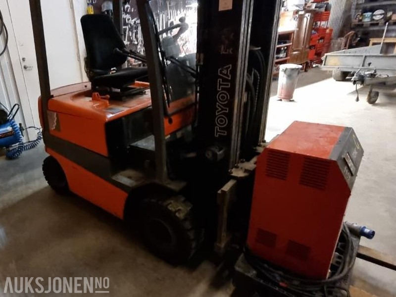 1997 Toyota Truck FBMF16 - Manipulador telescópico: foto 2 1997 Toyota Truck FBMF16 - Manipulador telescópico: foto 2