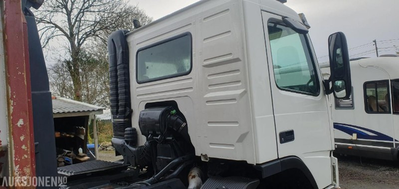 2000 Volvo FM-12 MED KASSE OG MASKINFLAK - Camión multibasculante: foto 4 2000 Volvo FM-12 MED KASSE OG MASKINFLAK - Camión multibasculante: foto 4