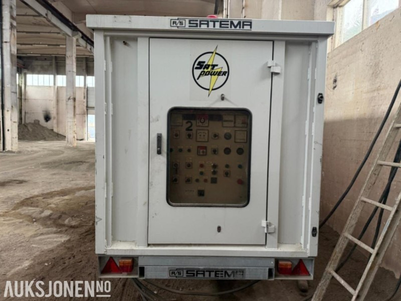 2001 SDMO JS180K aggregat - 180 kVA - Satema - 24 169 t - Biltilhenger - Equipo de construcción: foto 3 2001 SDMO JS180K aggregat - 180 kVA - Satema - 24 169 t - Biltilhenger - Equipo de construcción: foto 3