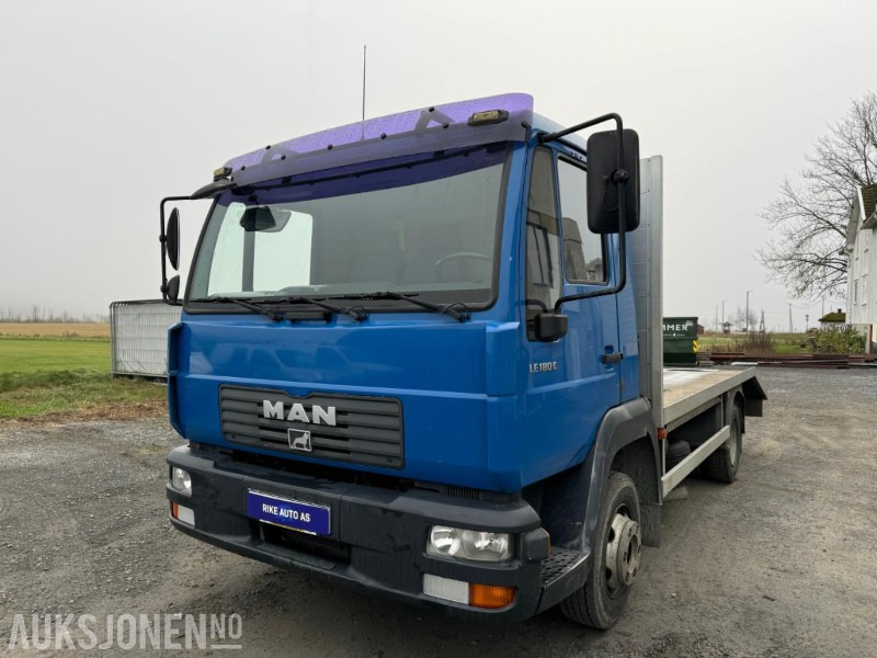 2002 MAN LE 180 C Bilfrakter 4x2 Nyttelast 3615kg Vedlikeholdslader - Camión portavehículos: foto 1 2002 MAN LE 180 C Bilfrakter 4x2 Nyttelast 3615kg Vedlikeholdslader - Camión portavehículos: foto 1