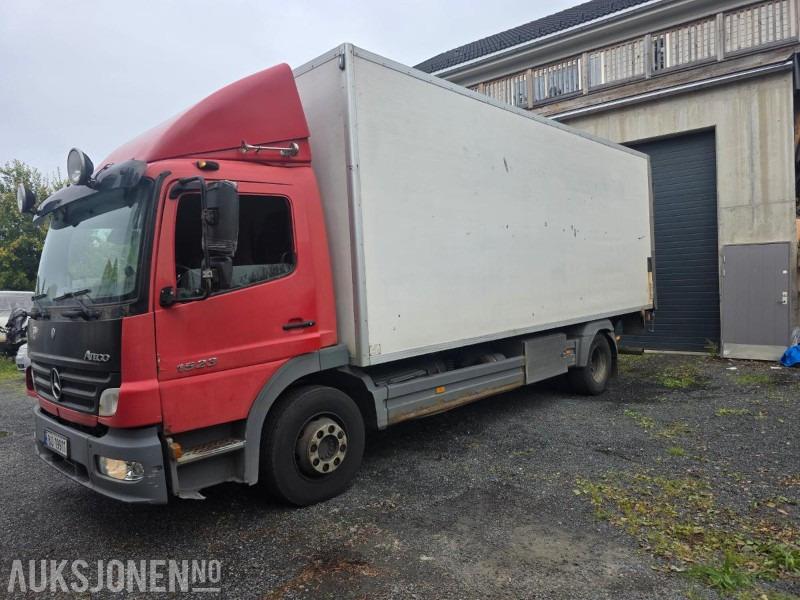2005 Mercedes-Benz 1523L Atego, Reparasjonsobjekt - Camión caja cerrada: foto 2 2005 Mercedes-Benz 1523L Atego, Reparasjonsobjekt - Camión caja cerrada: foto 2