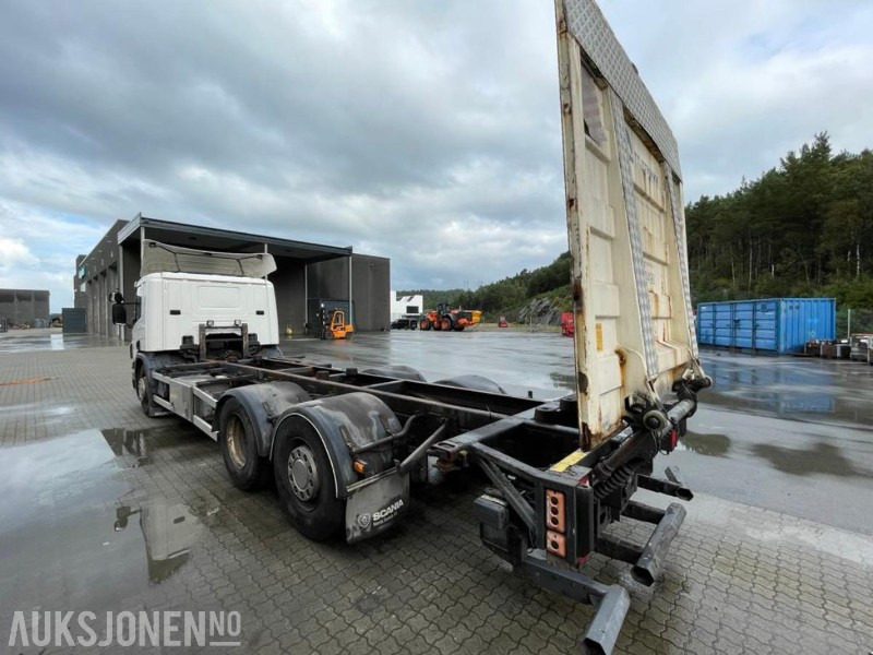 2007 Scania P 420 - Lastebil -3 akslet - VBG uttak - Containerpåbygg med løftelem, sving på siste aksling.404570 km. - Camión portacontenedore/ Intercambiable: foto 5 2007 Scania P 420 - Lastebil -3 akslet - VBG uttak - Containerpåbygg med løftelem, sving på siste aksling.404570 km. - Camión portacontenedore/ Intercambiable: foto 5