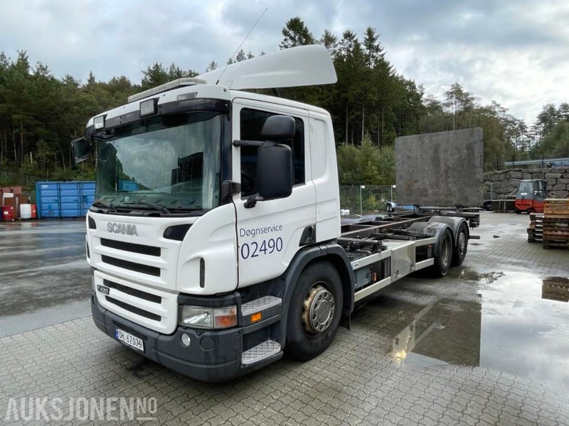 2007 Scania P 420 - Lastebil -3 akslet - VBG uttak - Containerpåbygg med løftelem, sving på siste aksling.404570 km. - Camión portacontenedore/ Intercambiable: foto 3 2007 Scania P 420 - Lastebil -3 akslet - VBG uttak - Containerpåbygg med løftelem, sving på siste aksling.404570 km. - Camión portacontenedore/ Intercambiable: foto 3