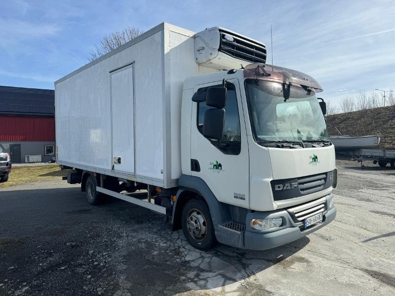 2008 DAF FA45.180 Skapbil - Kassebil med løftelem - Camión caja cerrada: foto 1 2008 DAF FA45.180 Skapbil - Kassebil med løftelem - Camión caja cerrada: foto 1