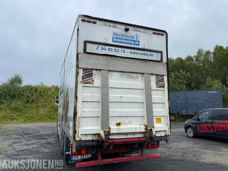 2009 Scania 480 R-serie Topline Skapbil med full sideåpning og Zepro baklift - Camión caja cerrada: foto 5 2009 Scania 480 R-serie Topline Skapbil med full sideåpning og Zepro baklift - Camión caja cerrada: foto 5