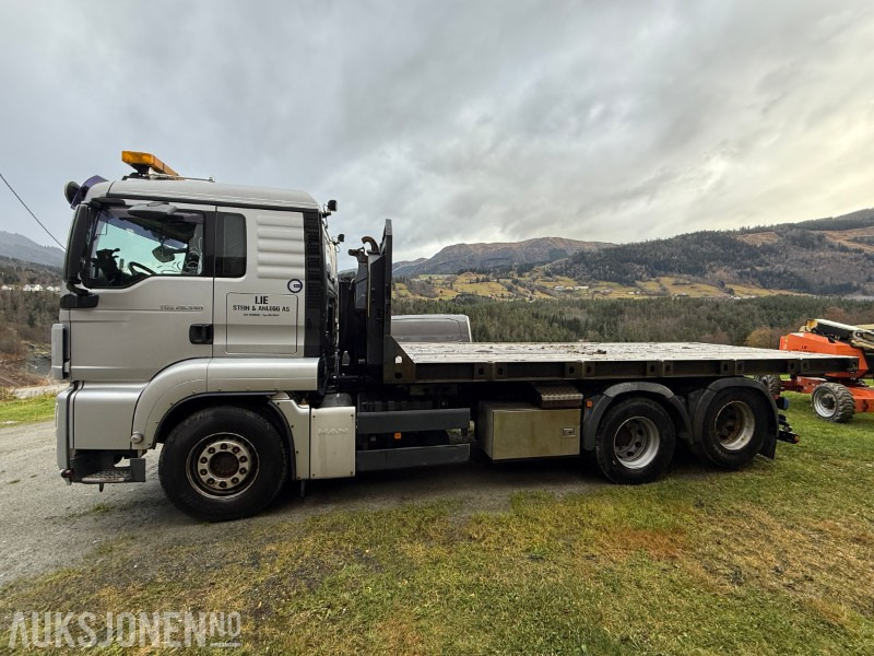 2010 MAN TGS 28.540 krokbil / krokløftbil - maskinflak - krokkasse - 2 stk krokcontainere - Camión multibasculante: foto 2 2010 MAN TGS 28.540 krokbil / krokløftbil - maskinflak - krokkasse - 2 stk krokcontainere - Camión multibasculante: foto 2