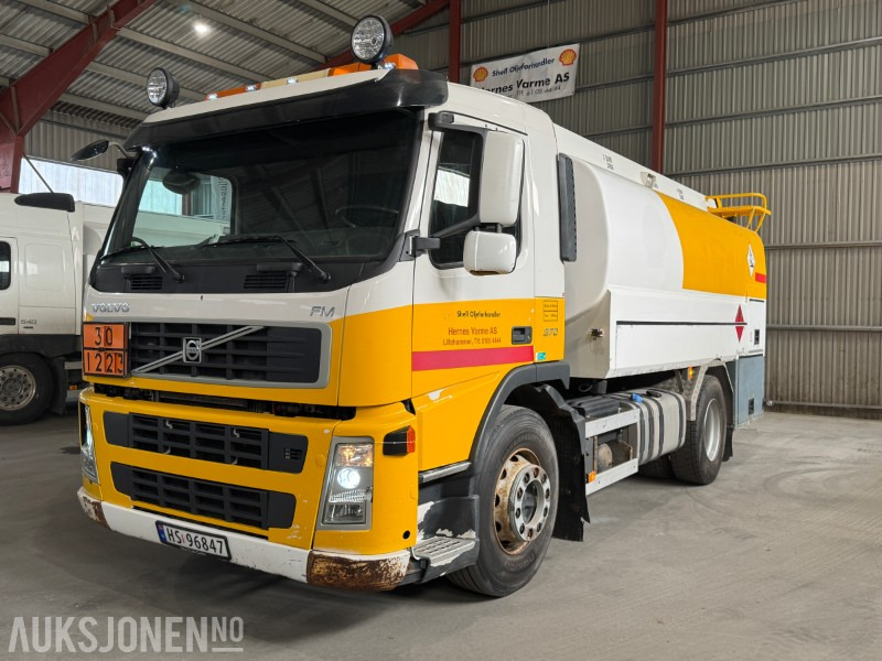 2010 Volvo FM 370 tankbil med 12000 liters tank - Camión cisterna: foto 1 2010 Volvo FM 370 tankbil med 12000 liters tank - Camión cisterna: foto 1