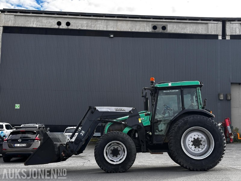 2012 Valtra 8670 med Ålö Valtra 35 Euro/SMS 3rd ESD frontlaster - Tractor: foto 2 2012 Valtra 8670 med Ålö Valtra 35 Euro/SMS 3rd ESD frontlaster - Tractor: foto 2