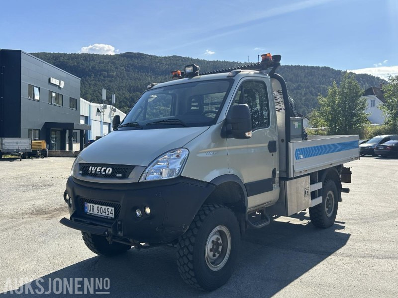 2013 Iveco 55S17 4x4 m/Hiab 022t Kran - 108091 KM - Camión grúa: foto 1 2013 Iveco 55S17 4x4 m/Hiab 022t Kran - 108091 KM - Camión grúa: foto 1