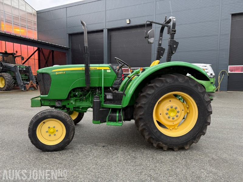 2013 John Deere 5055E 40 km TRAKTOR - Tractor: foto 2 2013 John Deere 5055E 40 km TRAKTOR - Tractor: foto 2
