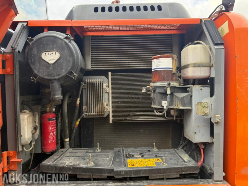 Excavadora 2014 Hitachi Zaxis 140W HJULGRAVER ENGCON TILTROTATOR SERVICEHISTORIKK SENTRALSMØRING.: foto 24
