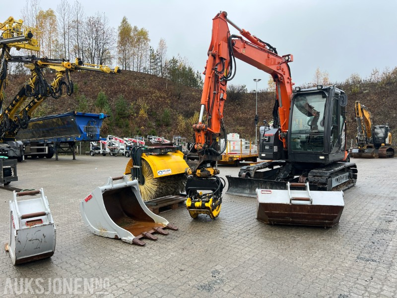 2015 Hitachi ZX-85-US-5 - Rail maskin med mye utstyr! - Excavadora: foto 1 2015 Hitachi ZX-85-US-5 - Rail maskin med mye utstyr! - Excavadora: foto 1