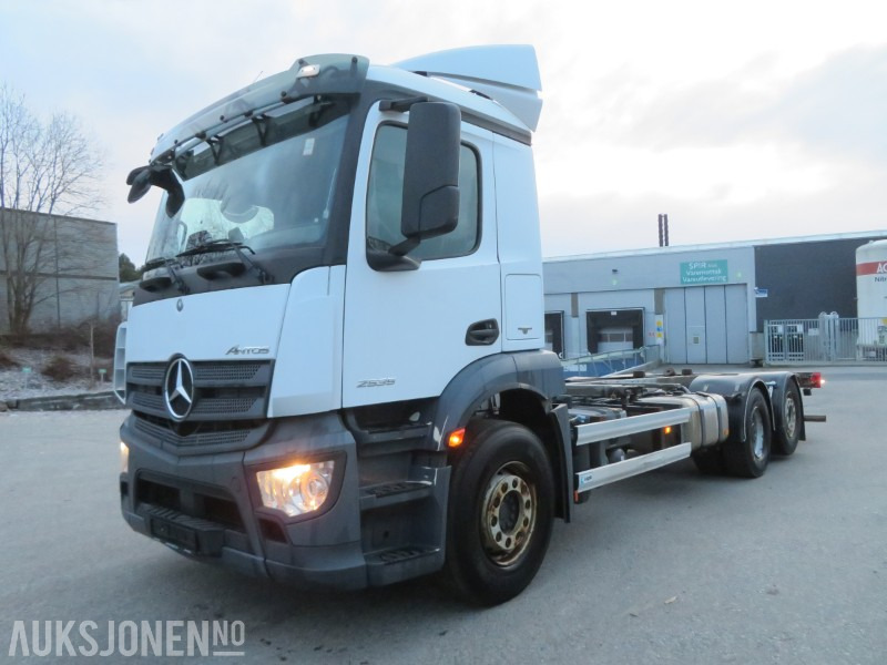 2016 Mercedes-Benz ANTOS 2535, kun 72109 km, automat, multiratt, ryggekamera, - Camión portacontenedore/ Intercambiable: foto 1 2016 Mercedes-Benz ANTOS 2535, kun 72109 km, automat, multiratt, ryggekamera, - Camión portacontenedore/ Intercambiable: foto 1