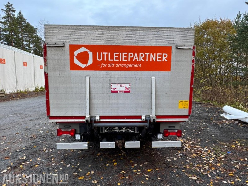 2017 Iveco Daily planbil med bakløfter / rep objekt - Camión caja abierta: foto 4 2017 Iveco Daily planbil med bakløfter / rep objekt - Camión caja abierta: foto 4