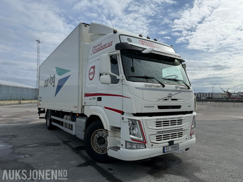 2020 Volvo FM330 4x2 skapbil med 2-soners kjøl/frys - Camión caja cerrada: foto 2 2020 Volvo FM330 4x2 skapbil med 2-soners kjøl/frys - Camión caja cerrada: foto 2