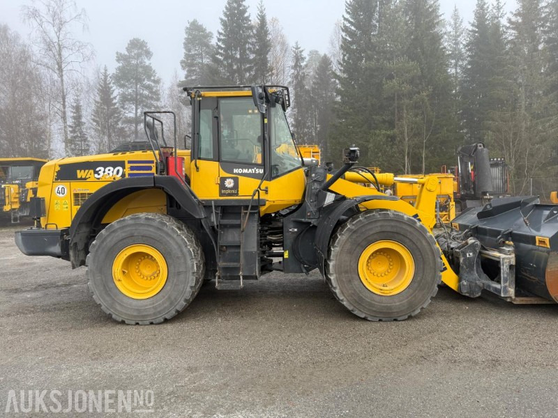 2022 Komatsu WA380-8E0 hjullaster – 2 150,9 timer, Hydr. pallegaffel og skuffe - Cargadora de ruedas: foto 5 2022 Komatsu WA380-8E0 hjullaster – 2 150,9 timer, Hydr. pallegaffel og skuffe - Cargadora de ruedas: foto 5