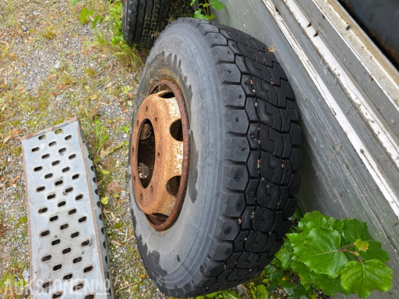 7 stk dekk til Volvo FL6 - Camión: foto 2 7 stk dekk til Volvo FL6 - Camión: foto 2