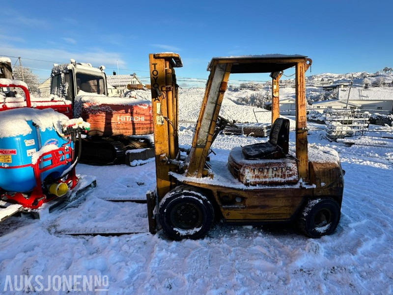 1980 Toyota T2-3F Gaffeltruck - 1,95 tonn, 3000 mm løft, 6886 timer - Equipo de manutención: foto 2 1980 Toyota T2-3F Gaffeltruck - 1,95 tonn, 3000 mm løft, 6886 timer - Equipo de manutención: foto 2
