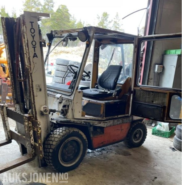 1980 Toyota Truck reparasjonsobjekt - Equipo de manutención: foto 4 1980 Toyota Truck reparasjonsobjekt - Equipo de manutención: foto 4