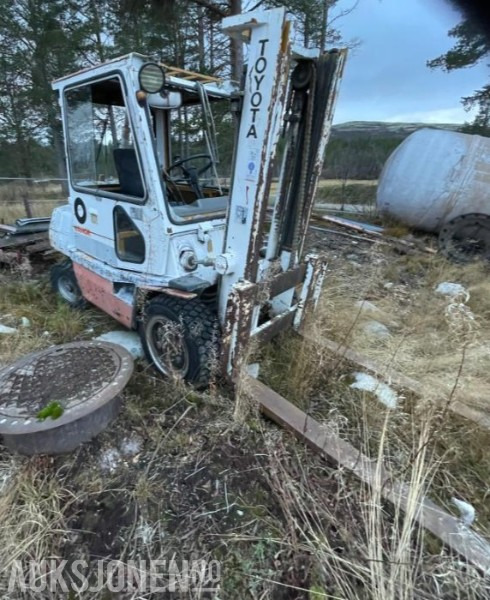1980 Toyota Truck reparasjonsobjekt - Equipo de manutención: foto 5 1980 Toyota Truck reparasjonsobjekt - Equipo de manutención: foto 5