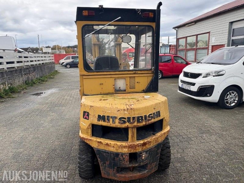 1982 Mitsubishi FD-30 - Equipo de manutención: foto 4 1982 Mitsubishi FD-30 - Equipo de manutención: foto 4