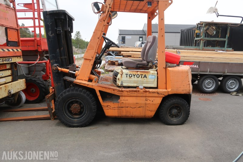 Equipo de manutención 1986 Toyota 4FG-25 FSV Truck - rep.objekt uten minstepris: foto 1