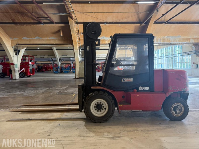 1998 Clark CDP50S gaffeltruck. - Equipo de manutención: foto 4 1998 Clark CDP50S gaffeltruck. - Equipo de manutención: foto 4