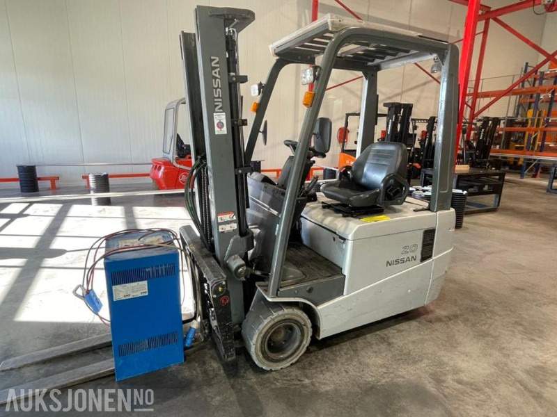 2011 NISSAN G1N120Q ELEKTRISK GAFFELTRUCK - MED LADER - LØFTEHØYDE: 3,3 M. - NYE SLANGER - 1496 TIMER. - Equipo de manutención: foto 2 2011 NISSAN G1N120Q ELEKTRISK GAFFELTRUCK - MED LADER - LØFTEHØYDE: 3,3 M. - NYE SLANGER - 1496 TIMER. - Equipo de manutención: foto 2