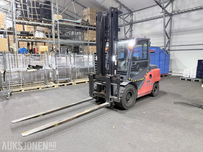 2017 Toyota 40-8FD50N - 5 tonnstruck - Kun 3080t! - Equipo de manutención: foto 1 2017 Toyota 40-8FD50N - 5 tonnstruck - Kun 3080t! - Equipo de manutención: foto 1