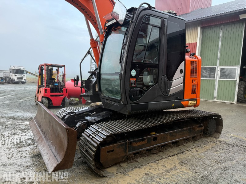 Hitachi ZX135 US-6 EC219, 2 skuffer, sentralsmøring - Excavadora: foto 2 Hitachi ZX135 US-6 EC219, 2 skuffer, sentralsmøring - Excavadora: foto 2