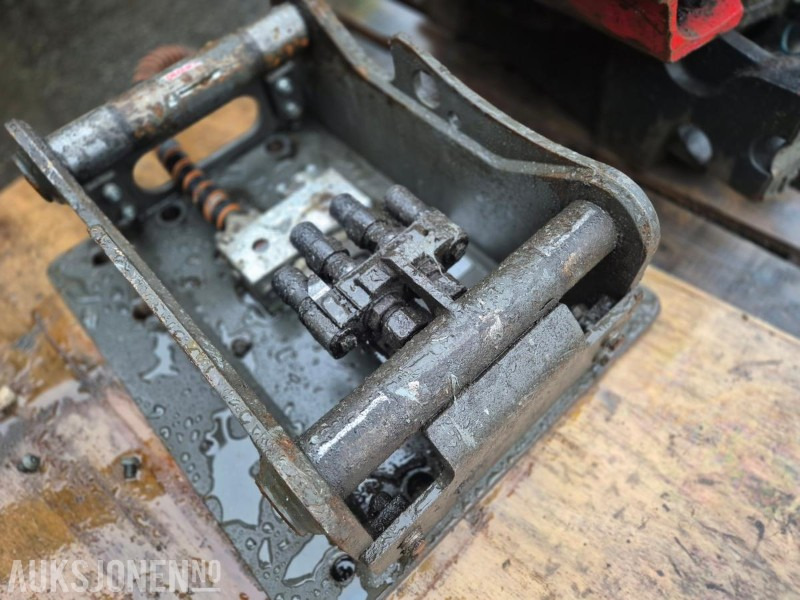 2022 OilQuick OQ60-4R, hurtigfeste-adapter - Implemento para Maquinaria de construcción: foto 4 2022 OilQuick OQ60-4R, hurtigfeste-adapter - Implemento para Maquinaria de construcción: foto 4