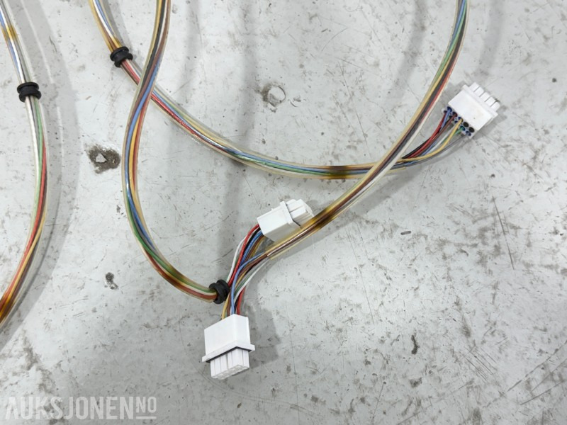 6.stk joystick-håndtak med tilhørende kabling, styreboks (Engcon AB 8000139-A), koblinger og ledningsnett - Implemento para Maquinaria de construcción: foto 5 6.stk joystick-håndtak med tilhørende kabling, styreboks (Engcon AB 8000139-A), koblinger og ledningsnett - Implemento para Maquinaria de construcción: foto 5