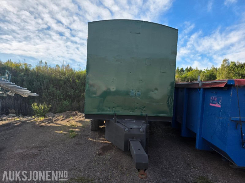 Mannskapsvogn med integrert 3000L Dieseltank og plattform - Remolque caja cerrada: foto 2 Mannskapsvogn med integrert 3000L Dieseltank og plattform - Remolque caja cerrada: foto 2
