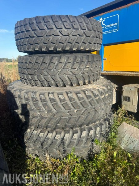 2020 Nokian tri dekk og felg Nokian tri - Maquinaria agrícola: foto 1 2020 Nokian tri dekk og felg Nokian tri - Maquinaria agrícola: foto 1