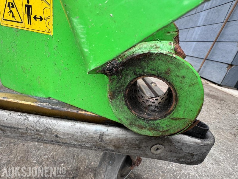 Lite brukt løftearm til Avant 630 - Maquinaria agrícola: foto 5 Lite brukt løftearm til Avant 630 - Maquinaria agrícola: foto 5