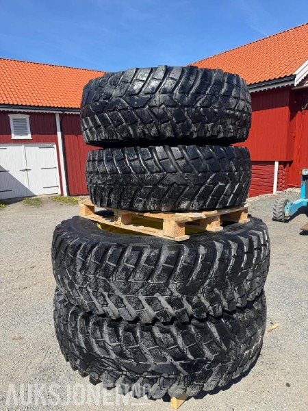 Nokian TRi-2 dekk på rustfrie John deere felger. Passer 6410, 6420, 6430 og 6130 480/80/38 og 440/80/24 - Maquinaria agrícola: foto 1 Nokian TRi-2 dekk på rustfrie John deere felger. Passer 6410, 6420, 6430 og 6130 480/80/38 og 440/80/24 - Maquinaria agrícola: foto 1