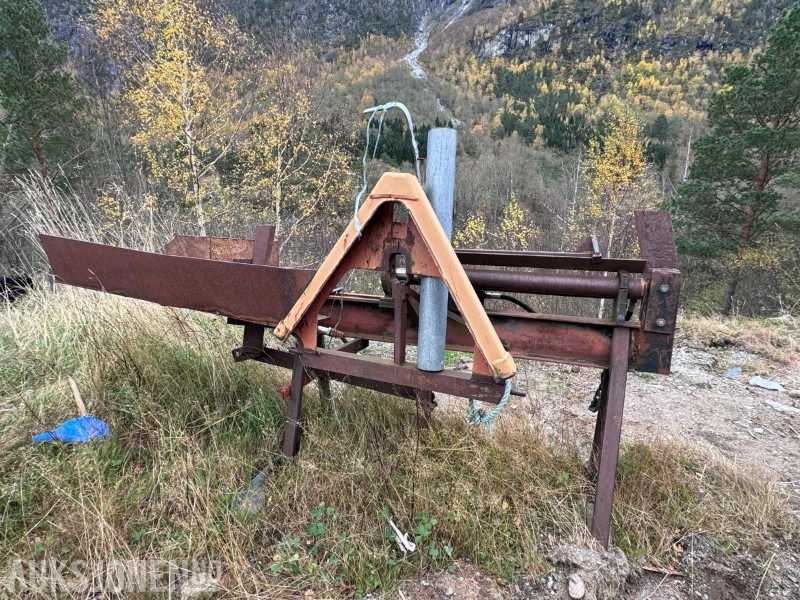 Maquinaria agrícola Vedkløyver Dobbeltvirkende - med Triangelfeste: foto 1