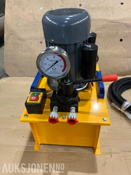 70 TONN HYDRAULISK PRESSE TIL BELTEBOLTER OG FORINGER 220V - ingen minstepris - Maquinaria industrial: foto 4 70 TONN HYDRAULISK PRESSE TIL BELTEBOLTER OG FORINGER 220V - ingen minstepris - Maquinaria industrial: foto 4