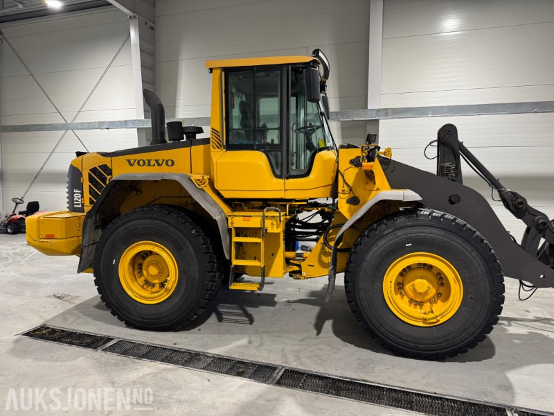 VOLVO L120F HJULLASTER MED SKUFFE, SENTRALSMØRING OG 2 SETT HJUL - Cargadora de ruedas: foto 5 VOLVO L120F HJULLASTER MED SKUFFE, SENTRALSMØRING OG 2 SETT HJUL - Cargadora de ruedas: foto 5